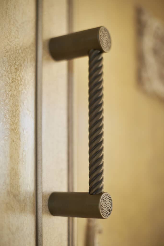 Eternity Classic Door Pull